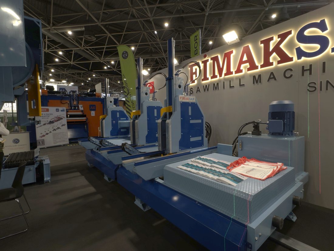 Machines et documentation Fimaksan presentees sur le stand Eurobois 2026